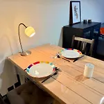 Centre - Vue Place & Calme Apartment